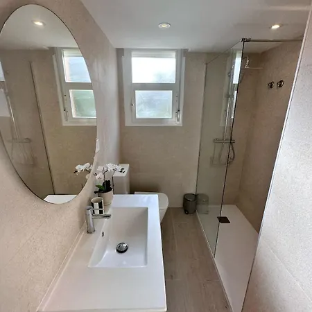 Modern Beachfront 2 Bdrm , Incredible Views