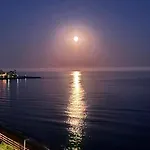 Апартаменты Modern Beachfront 2 Bdrm , Incredible Views Эстепона
