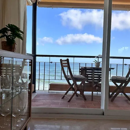 Modern Beachfront 2 Bdrm , Incredible Views Appartamento