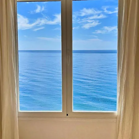 Modern Beachfront 2 Bdrm , Incredible Views Διαμέρισμα Εστεπόνα